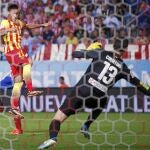 Neymar marcó su primer gol en partido oficial con el Barcelona de cabeza