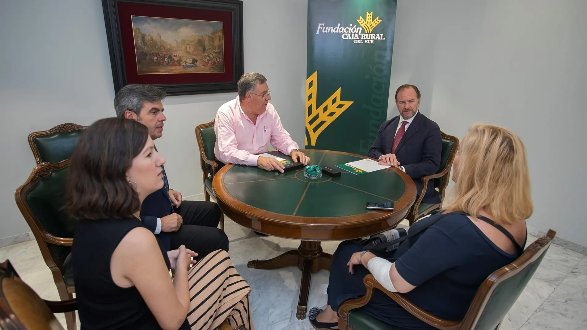 El presidente de Caja Rural ha firmado un convenio con la AECC /Foto: La Razón