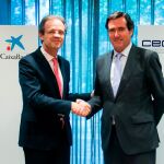 Jordi Gual y Antonio Garamendi durante la firma del convenio