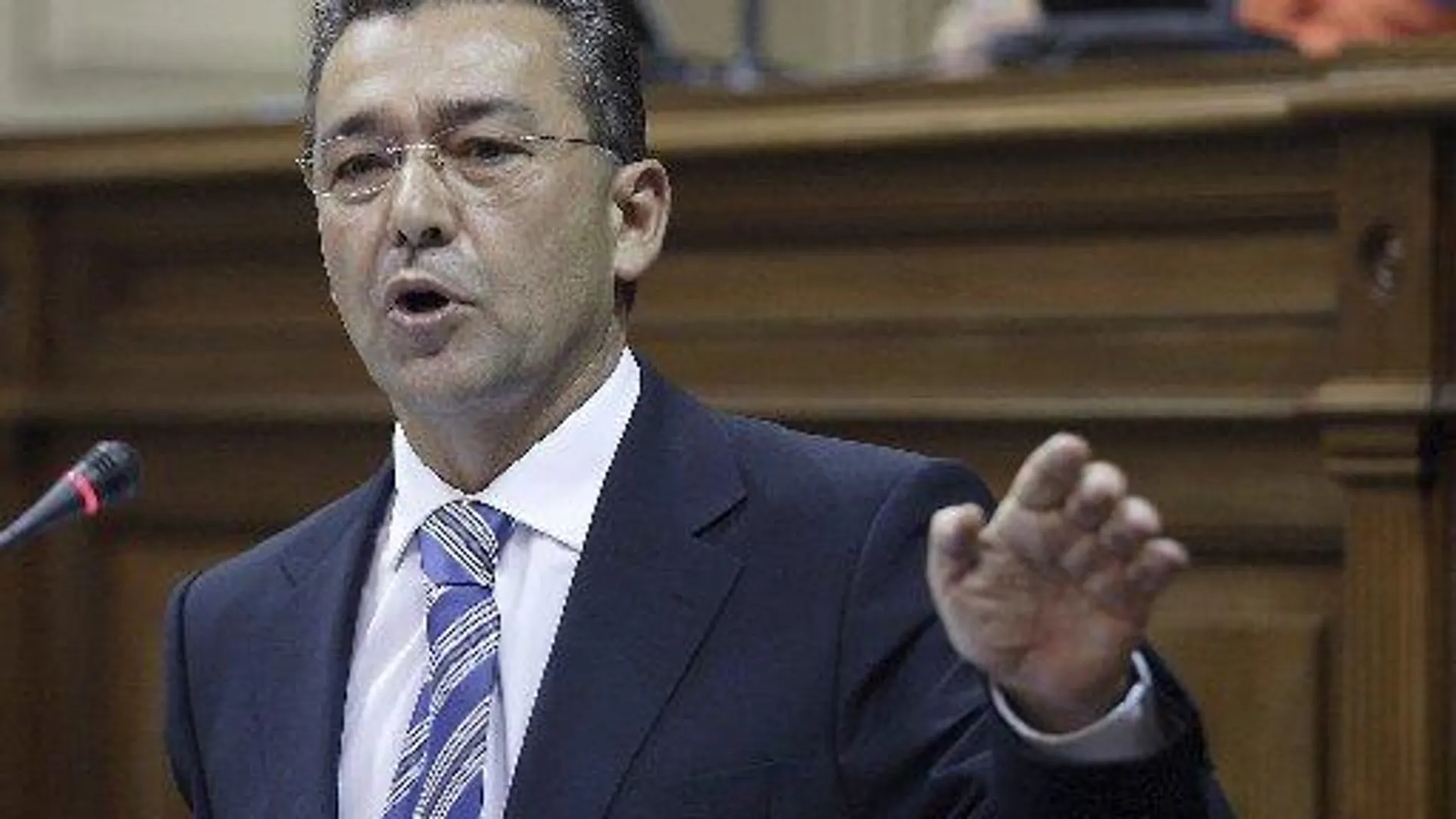 PAULINO RIVERO: «Los intereses políticos hacen un flaco favor a la cohesión del Estado»