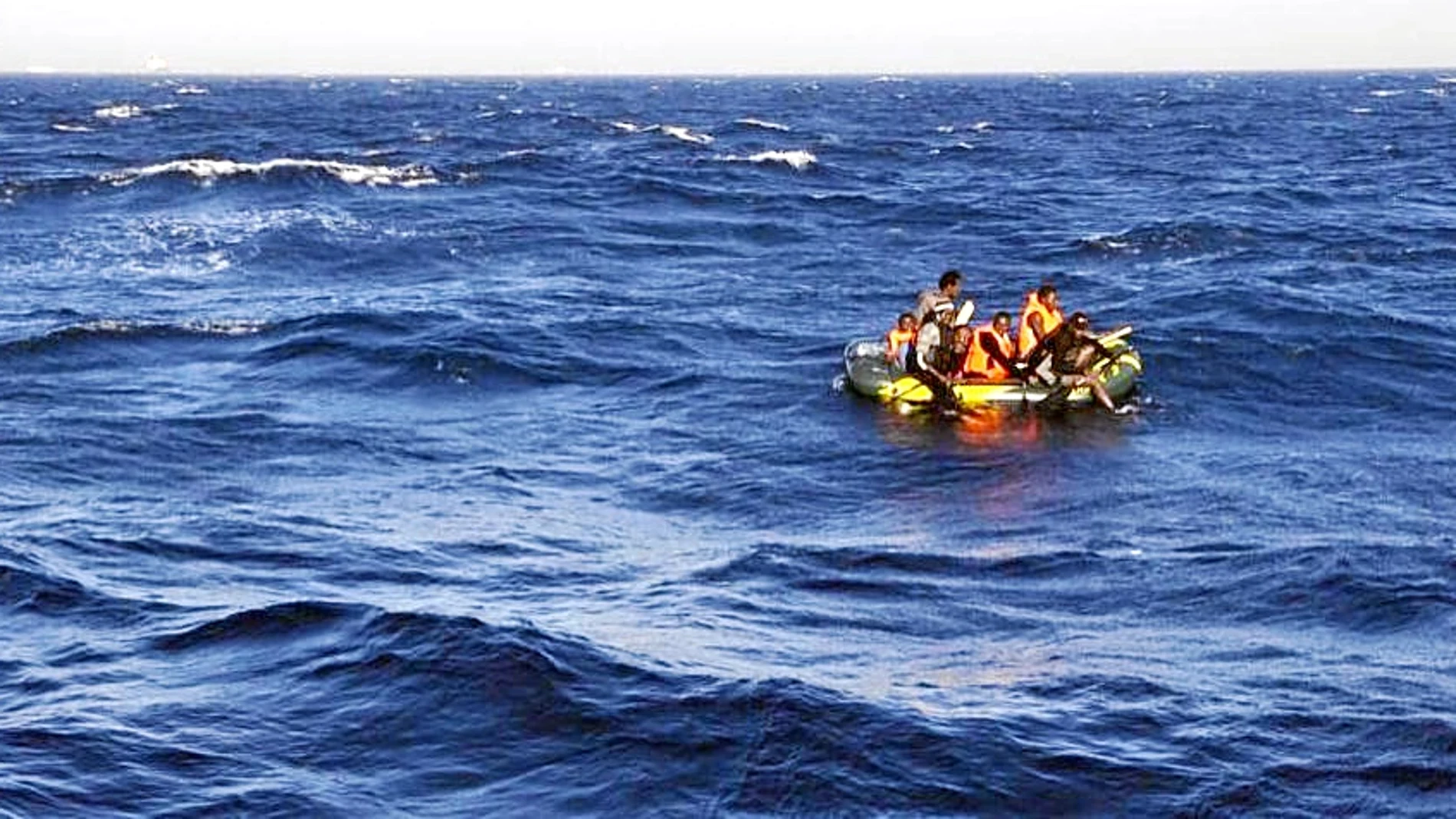 En las últimas 24 horas han sido rescatadas del mar 64 personas en aguas de Tarifa (Cádiz)