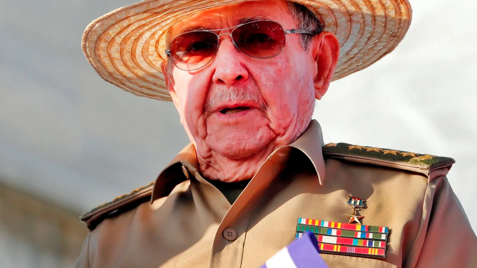 Castro cumple hoy 88 años, alejado de la vida pública y del día a día del Gobierno pero aún con las riendas políticas del país en sus manos como líder del gobernante Partido Comunista/ Efe