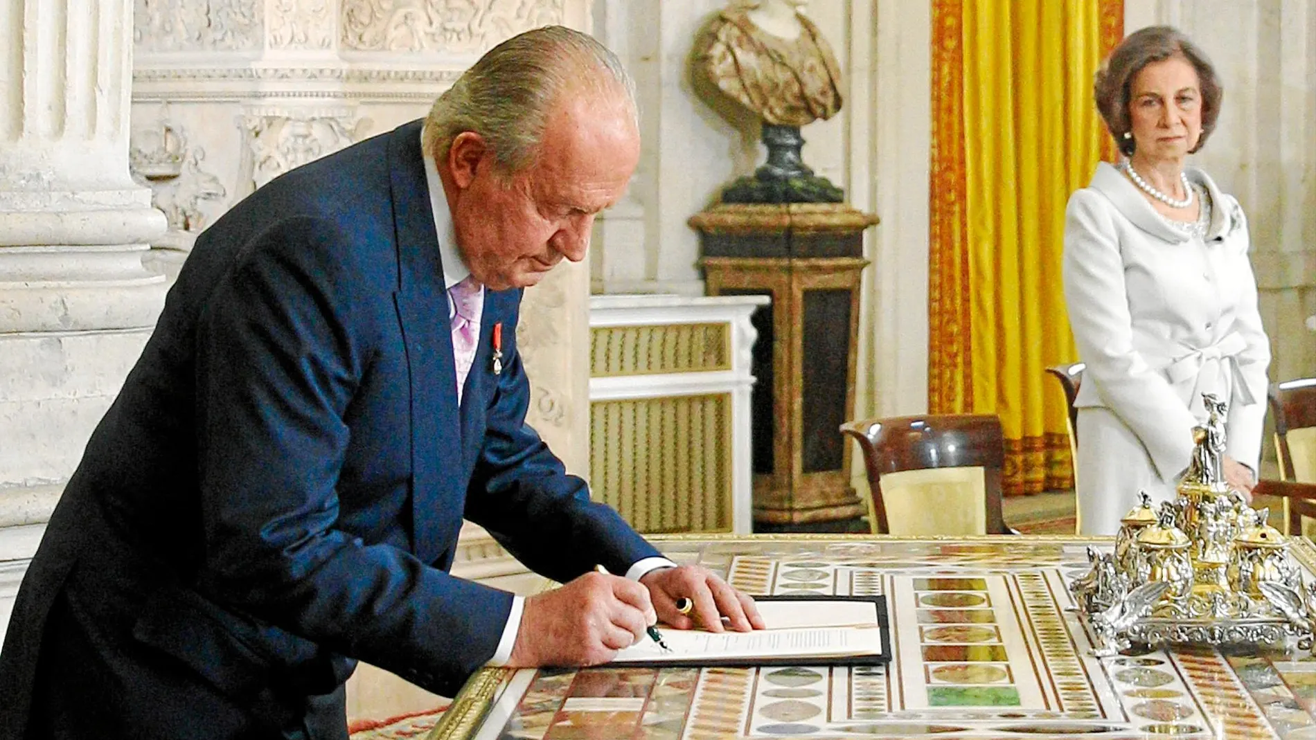 El Palacio Real de Madrid fue el marco en el que se firmó la Ley Órganica que formalizó la abdicación de Don Juan Carlos