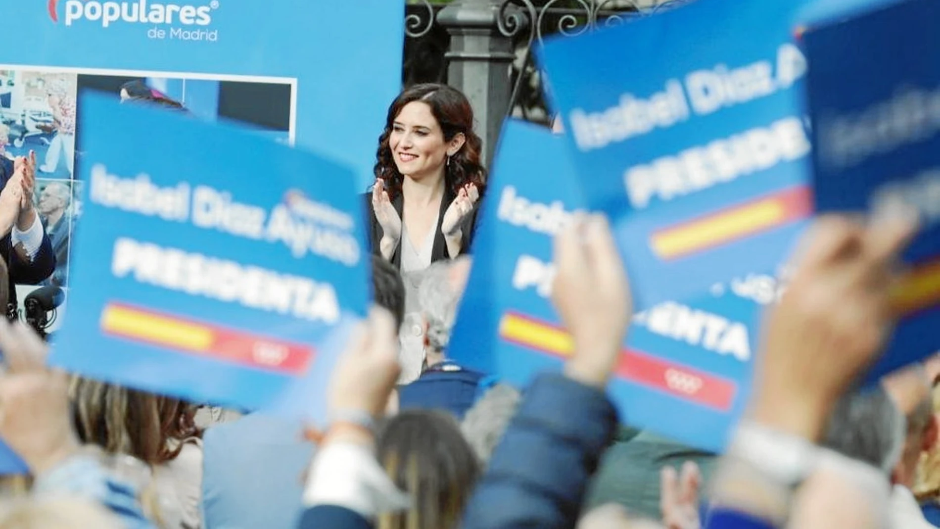 La candidata del PP, Isabel Díaz Ayuso, ayer, en un acto en la Plaza de Chamberí