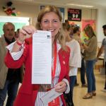 Los alcaldables votan pronto y siguen el recuento en sedes y hoteles