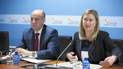 La consejera Pilar del Olmo, junto al director general José A. Baeta, explican los últimos datos de Contabilidad