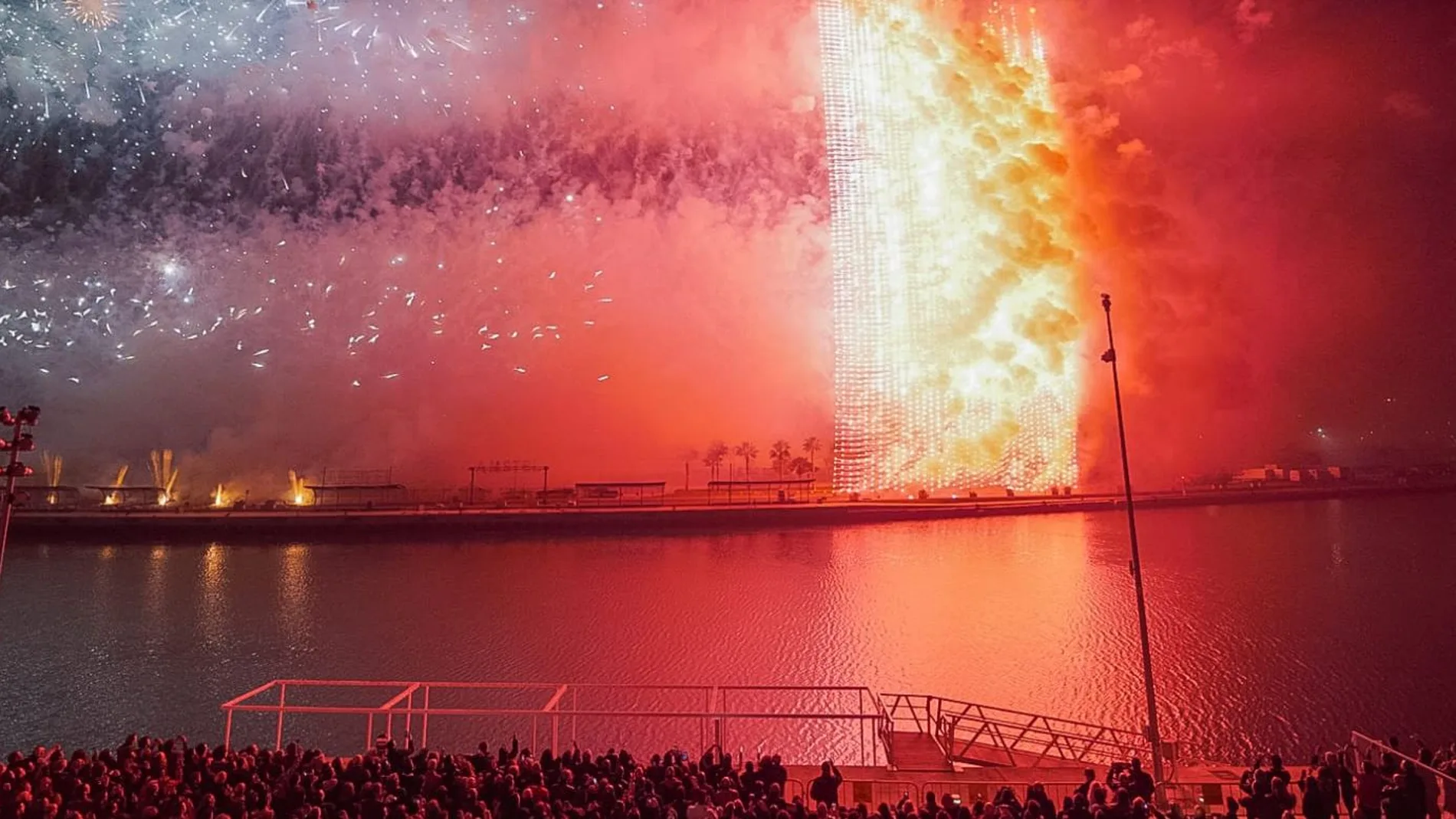 Más de 100.000 personas se congregaron en la Marina
