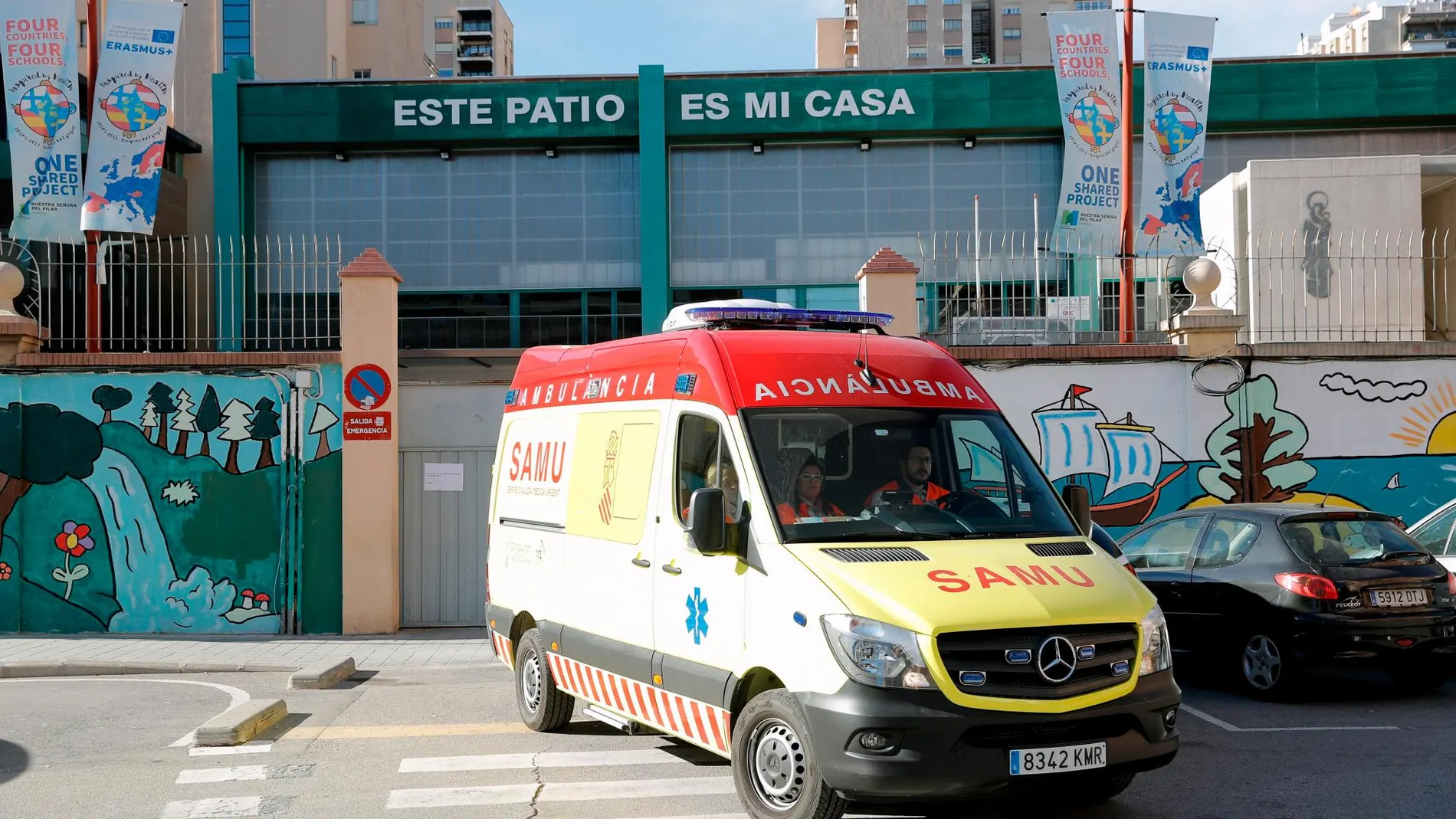 La Policía Nacional investiga la muerte de una joven de 16 años, tras caer por el hueco de una escalera en un centro educativo de la ciudad de Valencia, por causas que se desconocen, según fuentes conocedoras de los hechos