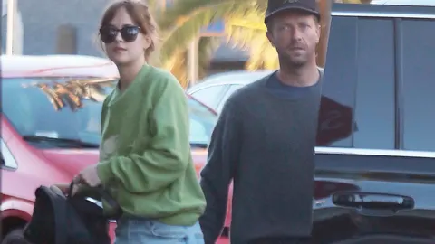 La actriz Dakota Johnson y el cantante Chris Martin, líder de la banda Coldplay / Foto: Gtres