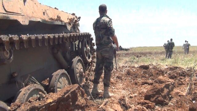 Efectivos de las tropas sirias en la zona de al-Hamamyat, en Hama (Siria)/Efe