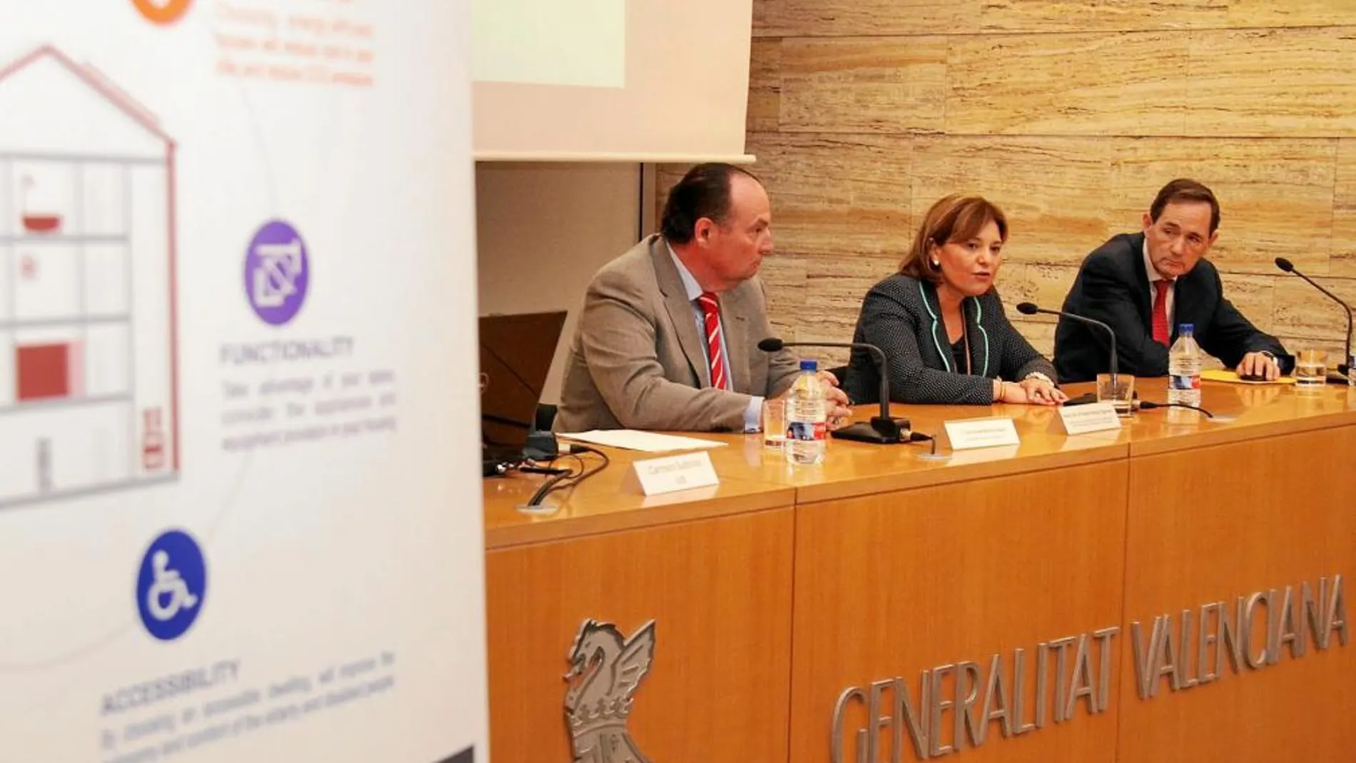Morata, presidente del Consejo de Cámaras, la consellera Bonig y el director general, José Vicente Dómine