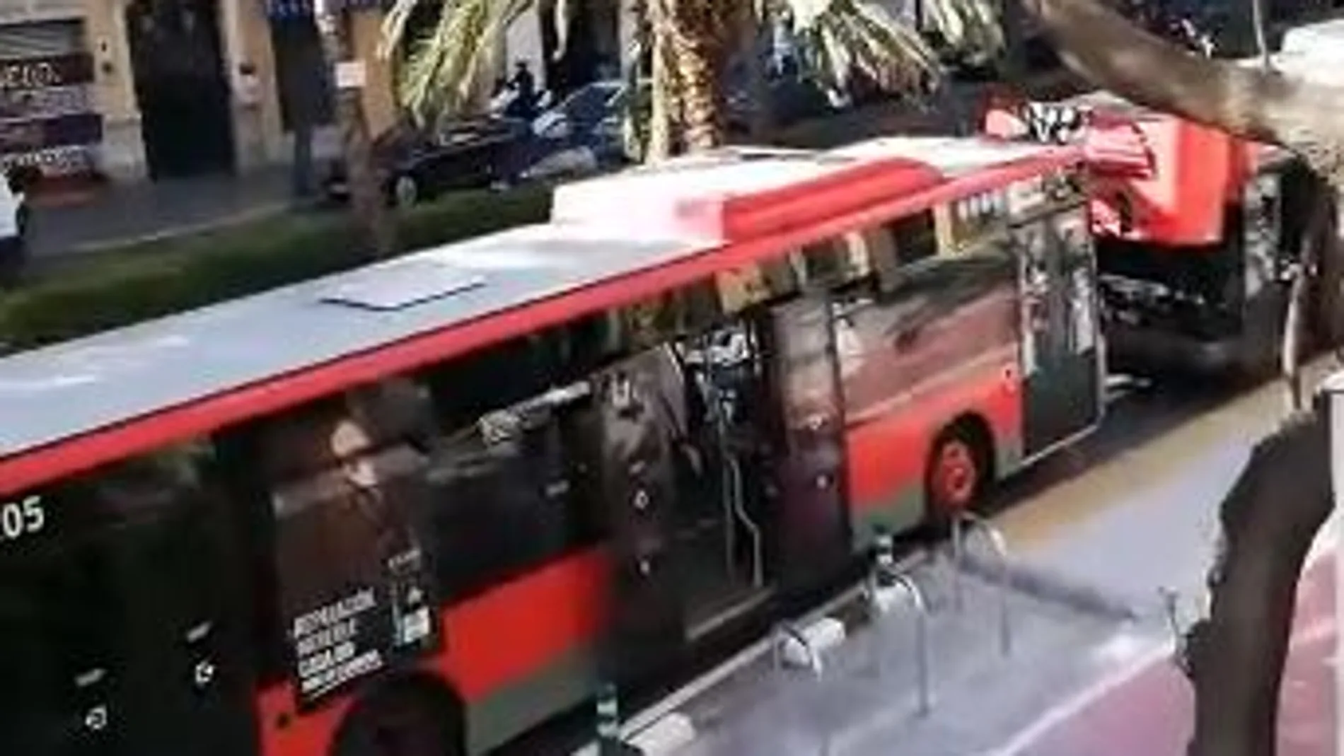 Imagen del autobús averiado