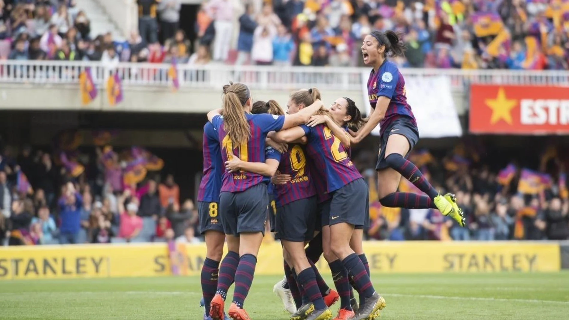 Las jugadoras del Barcelona celebran el gol de Mariona en semifinales