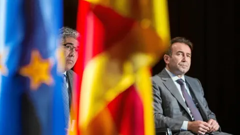 El conseller Francesc Homs y el comisario de la Generalitat para 1714, Miquel Calçada, ayer, durante la presentación en el centro cultural del Born