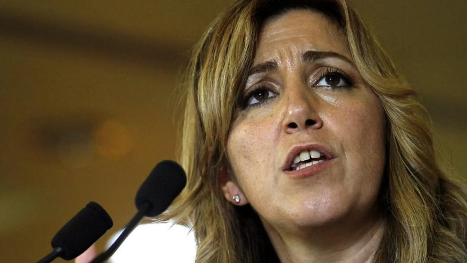 Susana Díaz dice que los ERE no han influido «en absoluto» en la decisión de Griñán