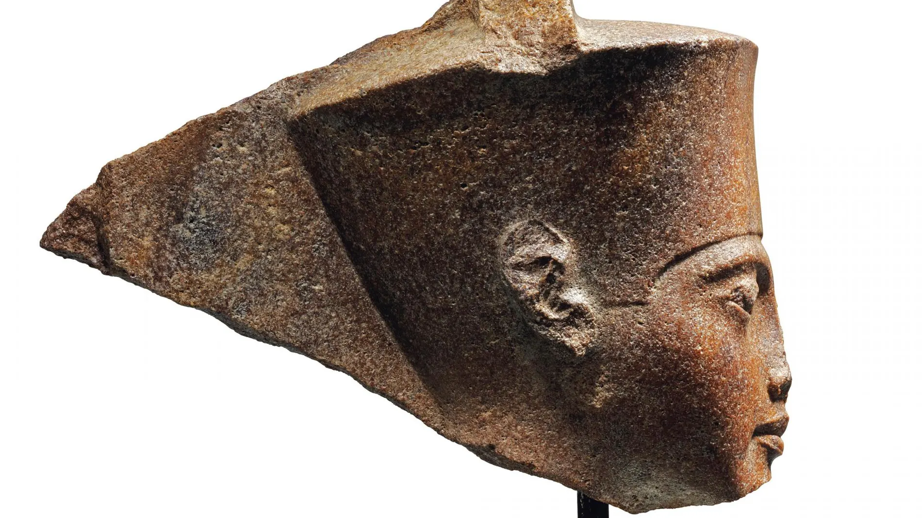 Escultura de piedra del famoso faraón Tutankhamon