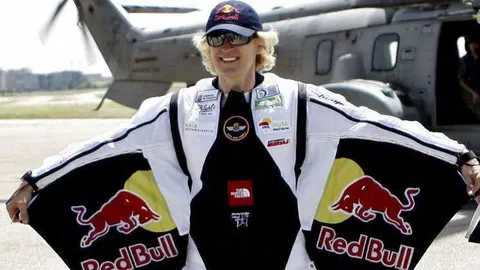 Álvaro Bultó con el traje para practica "wingfly"
