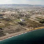 Entre los terrenos contaminados citan el caso de Palomares en Almería con presencia de Plutonio-239 y Americio-241.