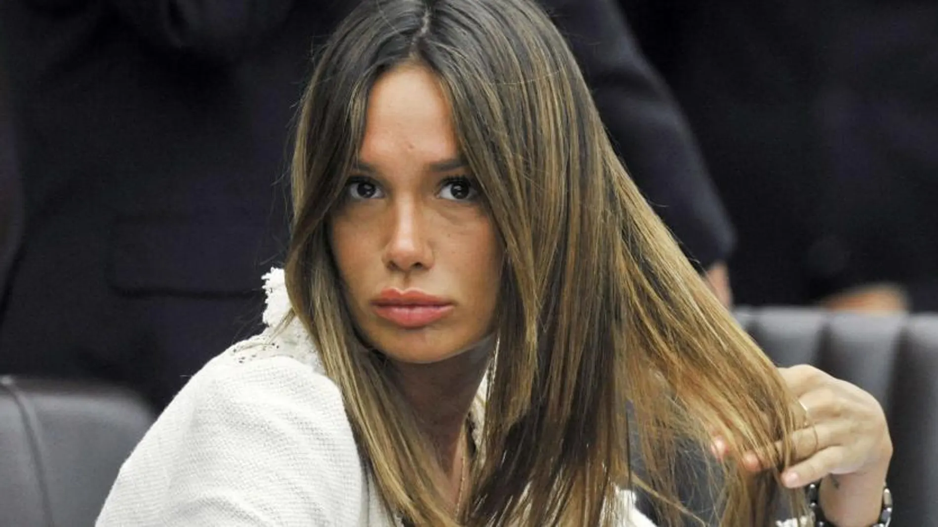 Nicole Minetti, ex consejera regional de Lombardía, ha sido condenada a cinco años