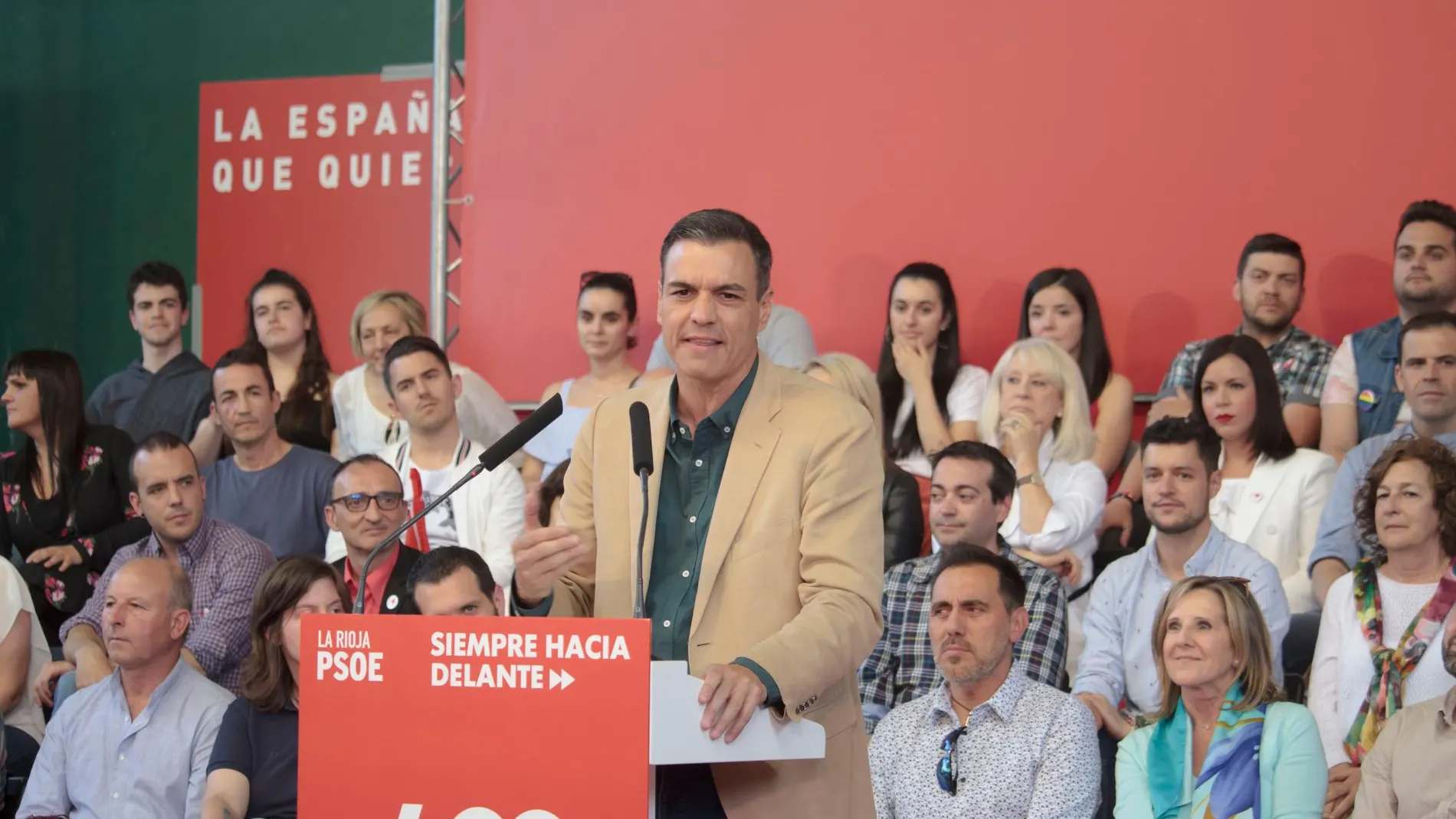 Pedro Sánchez en un acto del PSOE en Logroño, ayer