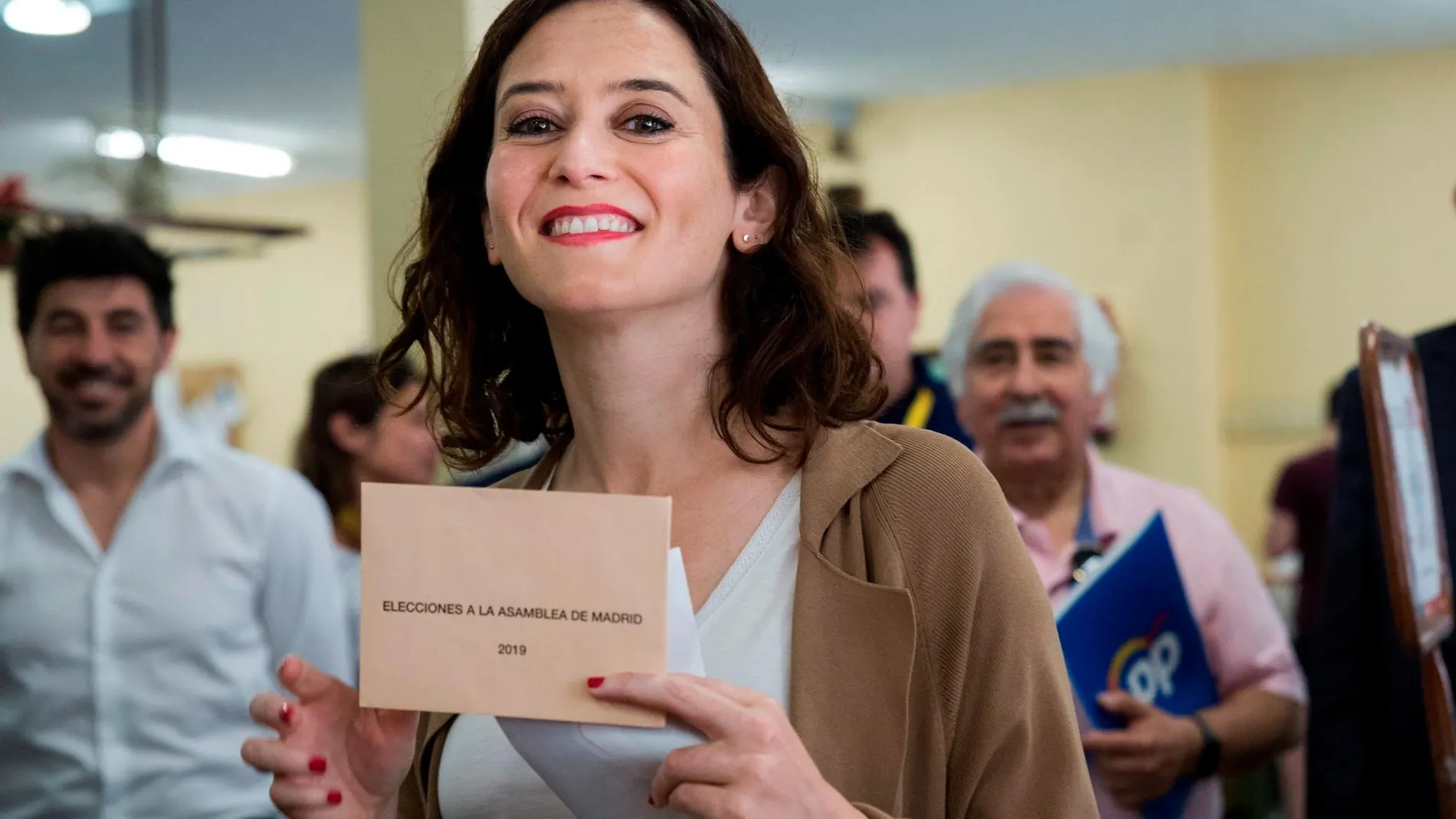 Isabel Díaz Ayuso podrá presidir la comunidad de Madrid con el apoyo de los partidos de la derecha