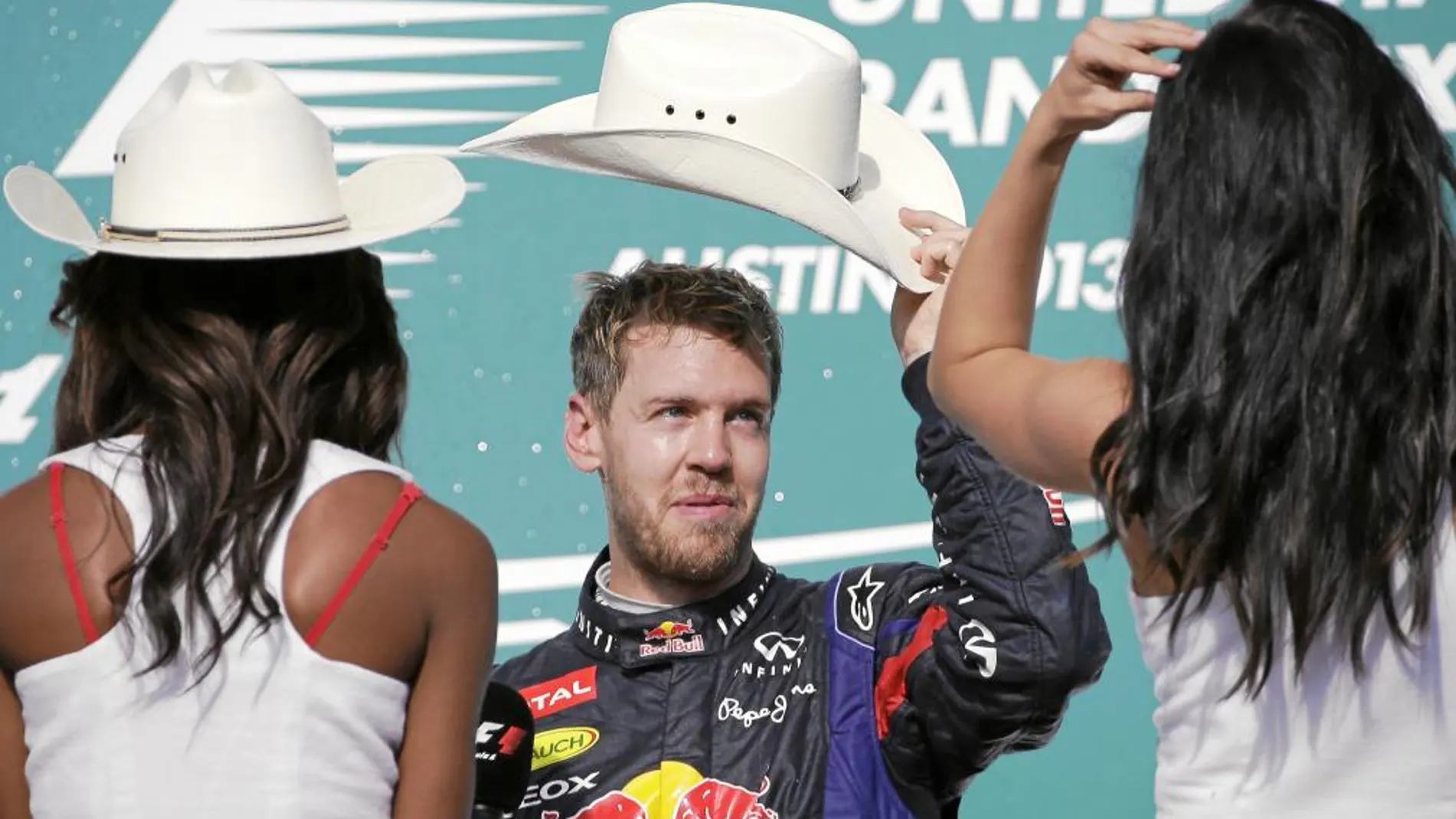 Vettel posó con el sombrero texano en el podio del Gran Premio de EE UU