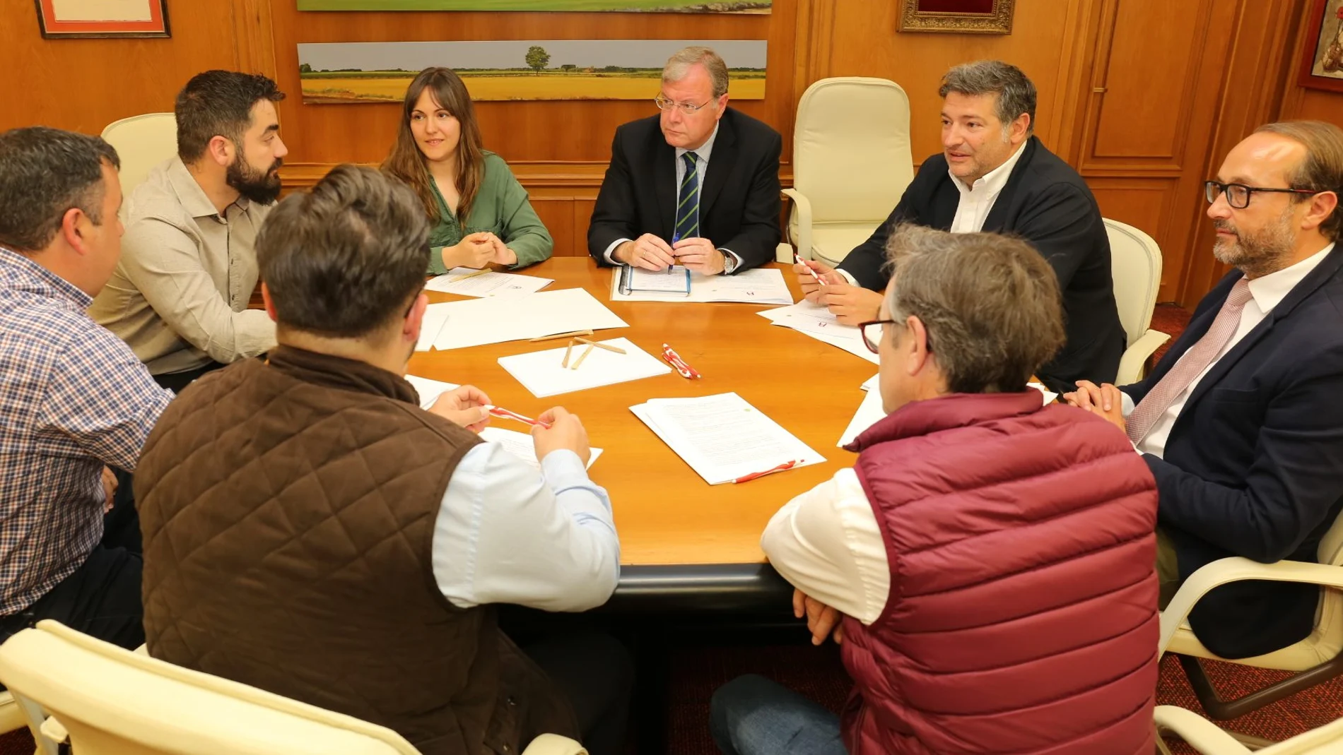 El alcalde de León, Antonio Silván, se reúne con los miembros de las residencias universitarias privadas de la ciudad