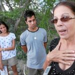 Ofelia Acevedo y sus tres hijos: Rosa María, Oswaldo José y Reinaldo Isaías, visitaron el lugar del accidente en el que murió Oswaldo Payá en julio