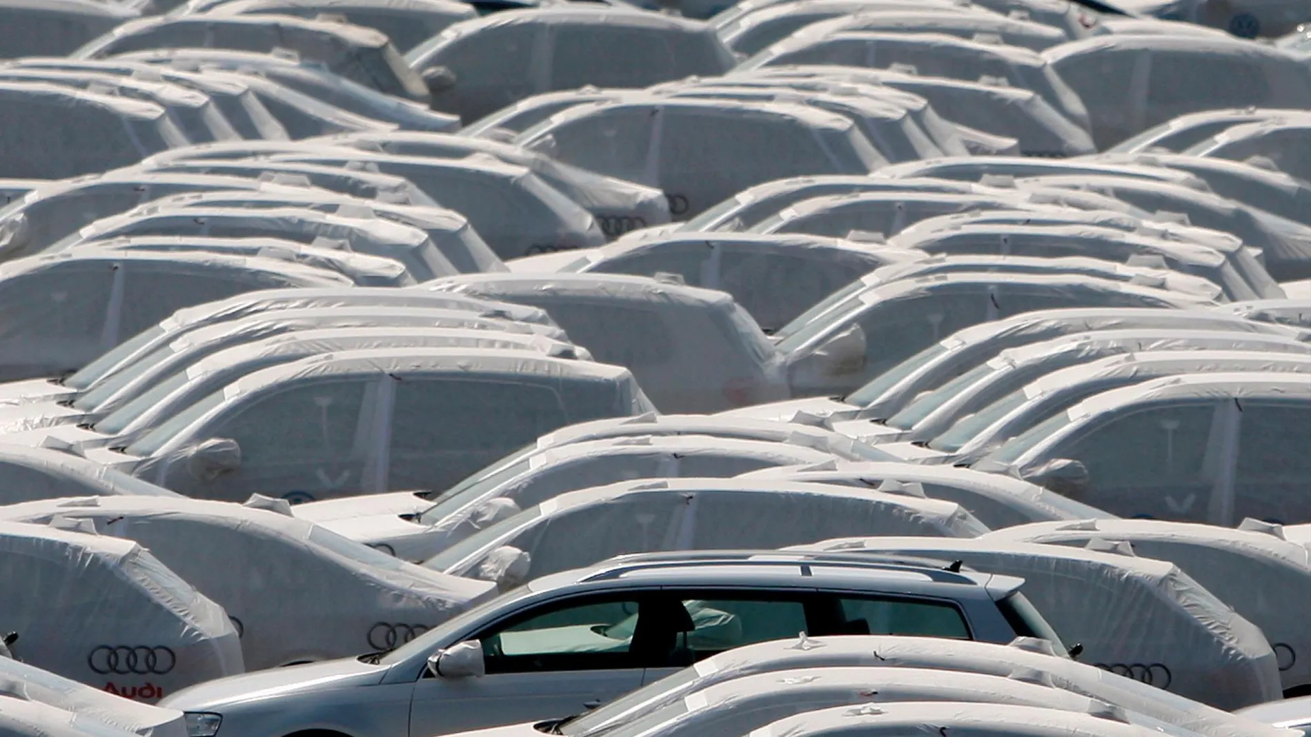 Coches antes de su puesta a la venta en un almacen de Vokswagen. REUTERS/Christian Charisius/File photo