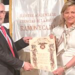Vicente Guillem recibe el título que lo acredita como académico