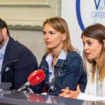 La presidenta del IMC, Lorena de la Fuente, y la directora de la Fundación VIII Centenario, Piluca Gil, presentan la iniciativa