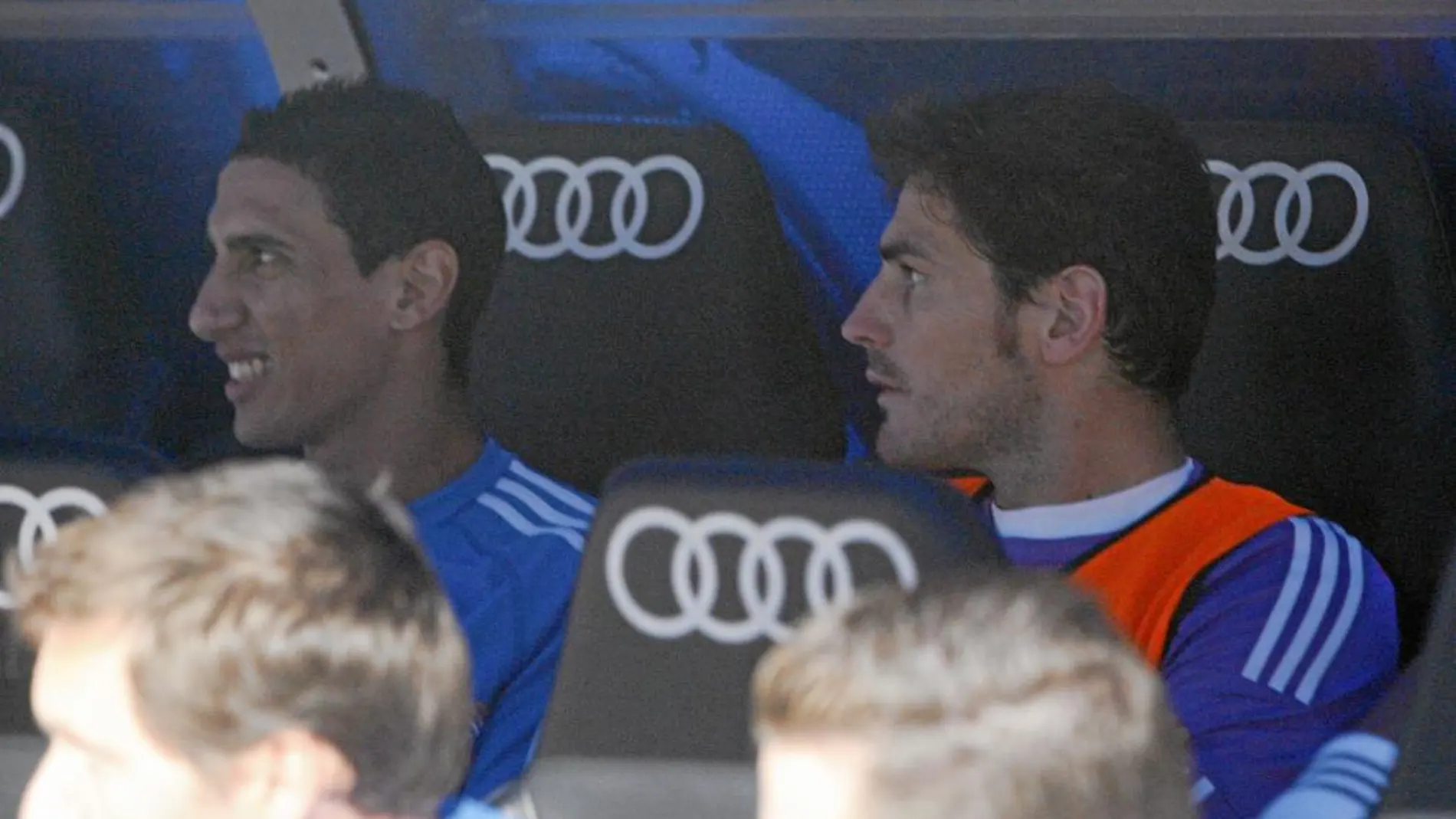 Iker Casillas presenció el debut del Real Madrid ante el Betis sentado en el banquillo