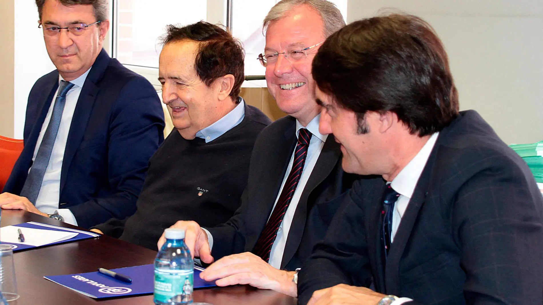 Juan Martínez Majo, Juan José Lucas, Antonio Silván y Juan Carlos Suárez-Quiñones, en el acto celebrado en León