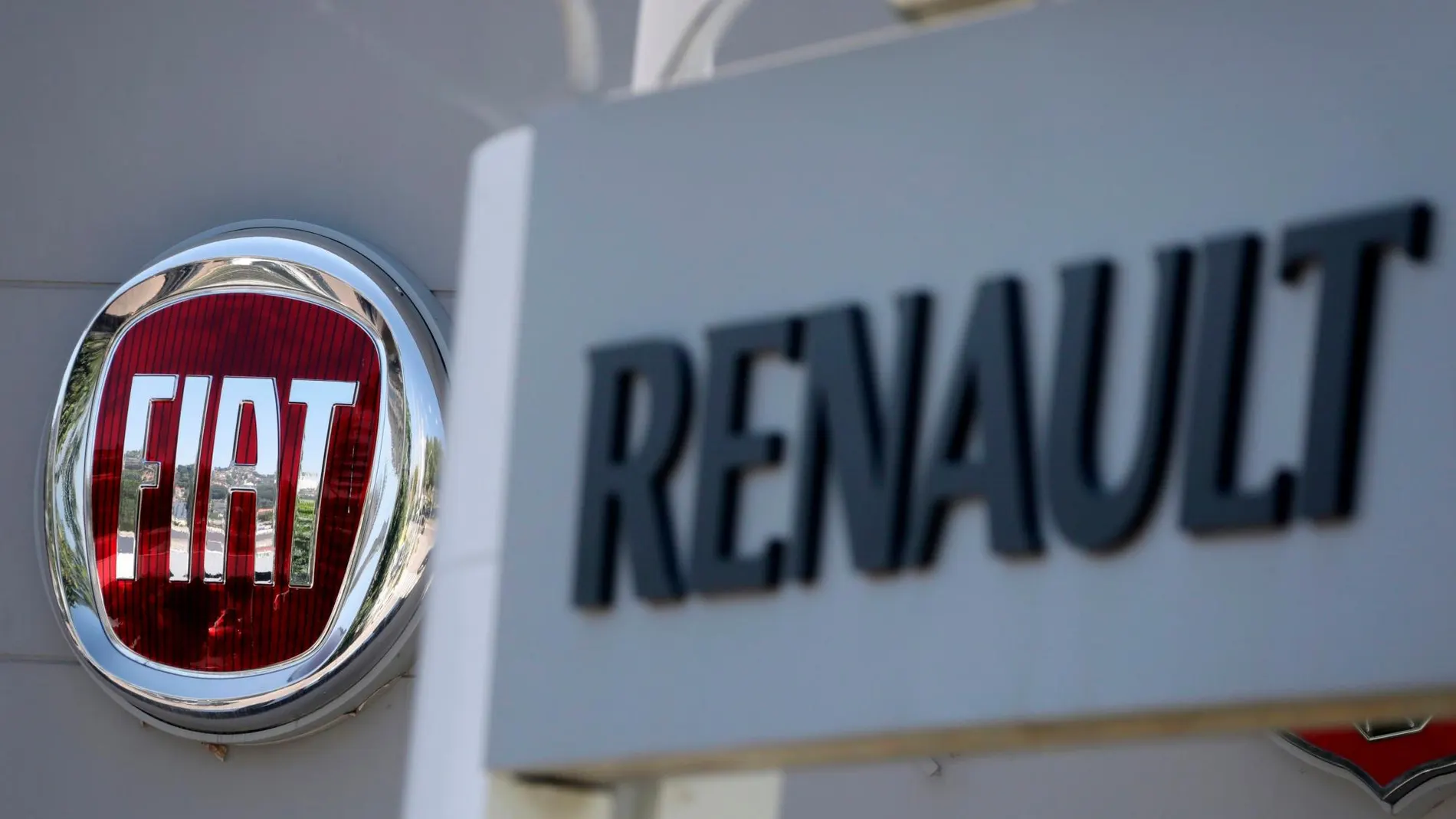 Logos de Renault y Fiat / Foto: Reuters