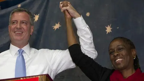 El candidato demócrata a la alcaldía de Nueva York, Bill de Blasio, y su esposa, la escritora, poeta y activista Chirlane McCray.