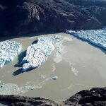 Dos icebergs formados de un glaciar de la Patagonia chilena, el pasado mes de marzo / Reuters
