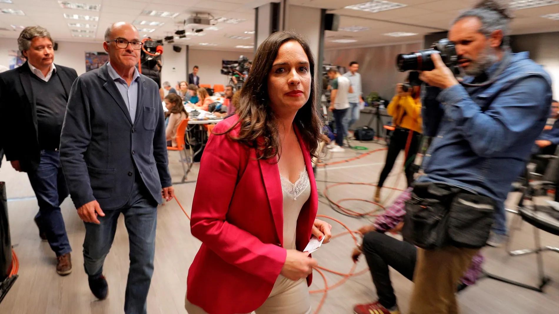 La número del PP uno por Valencia, Belén Hoyo, junto a senador por Valencia, Fernando de Rosa