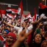 Tras el anuncio del Ejército egipcio una explosión de júbilo inundó la plaza Tahrir