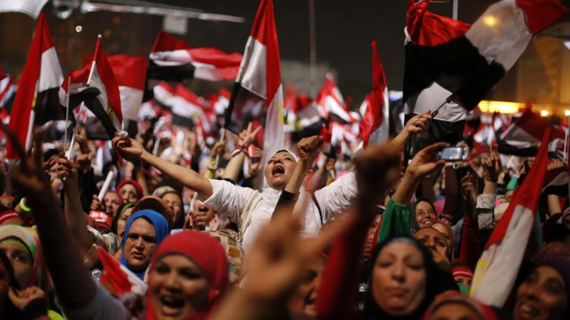 Tras el anuncio del Ejército egipcio una explosión de júbilo inundó la plaza Tahrir