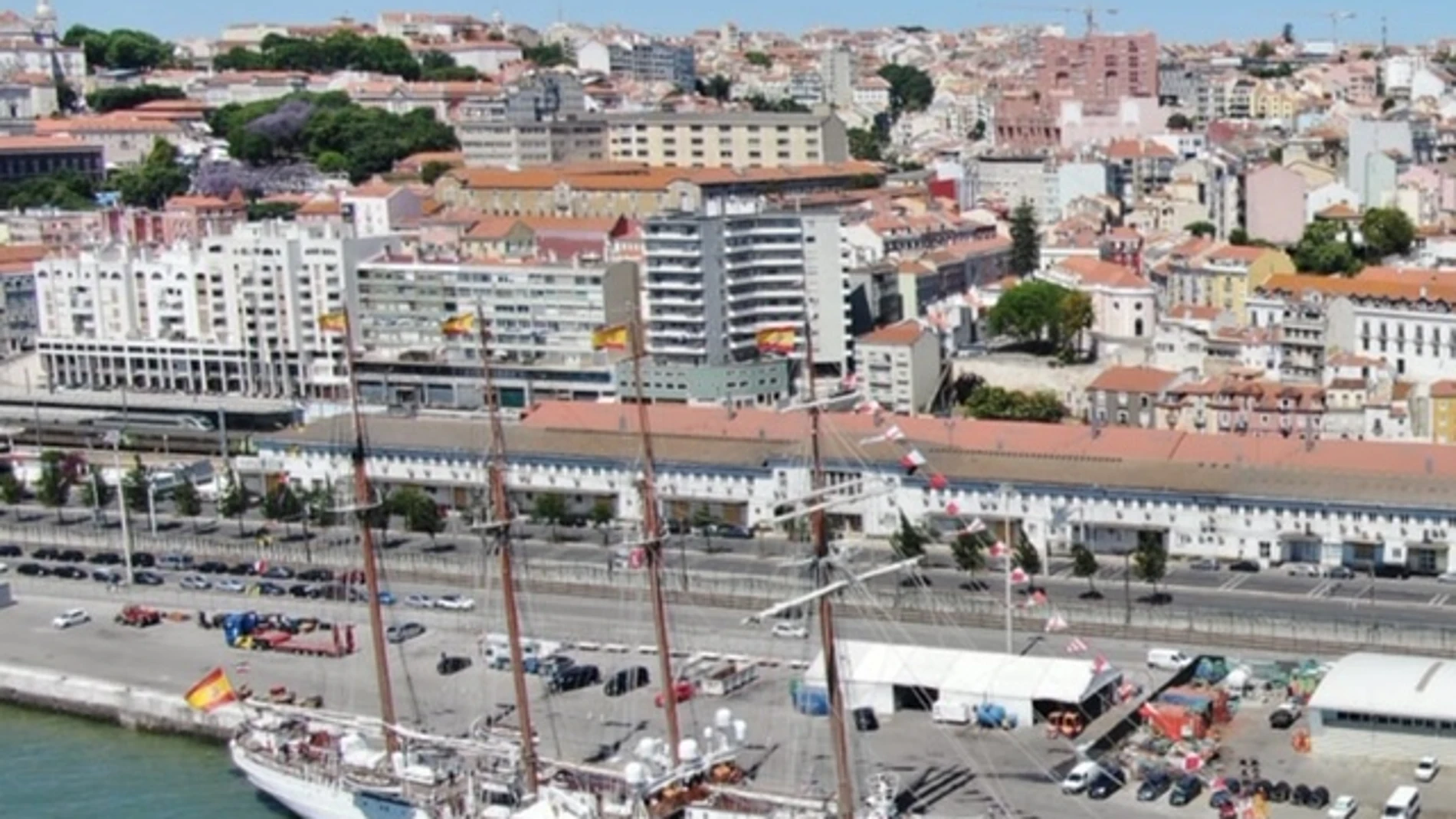 Vista aérea del buque Juan Sebastián de Elcano