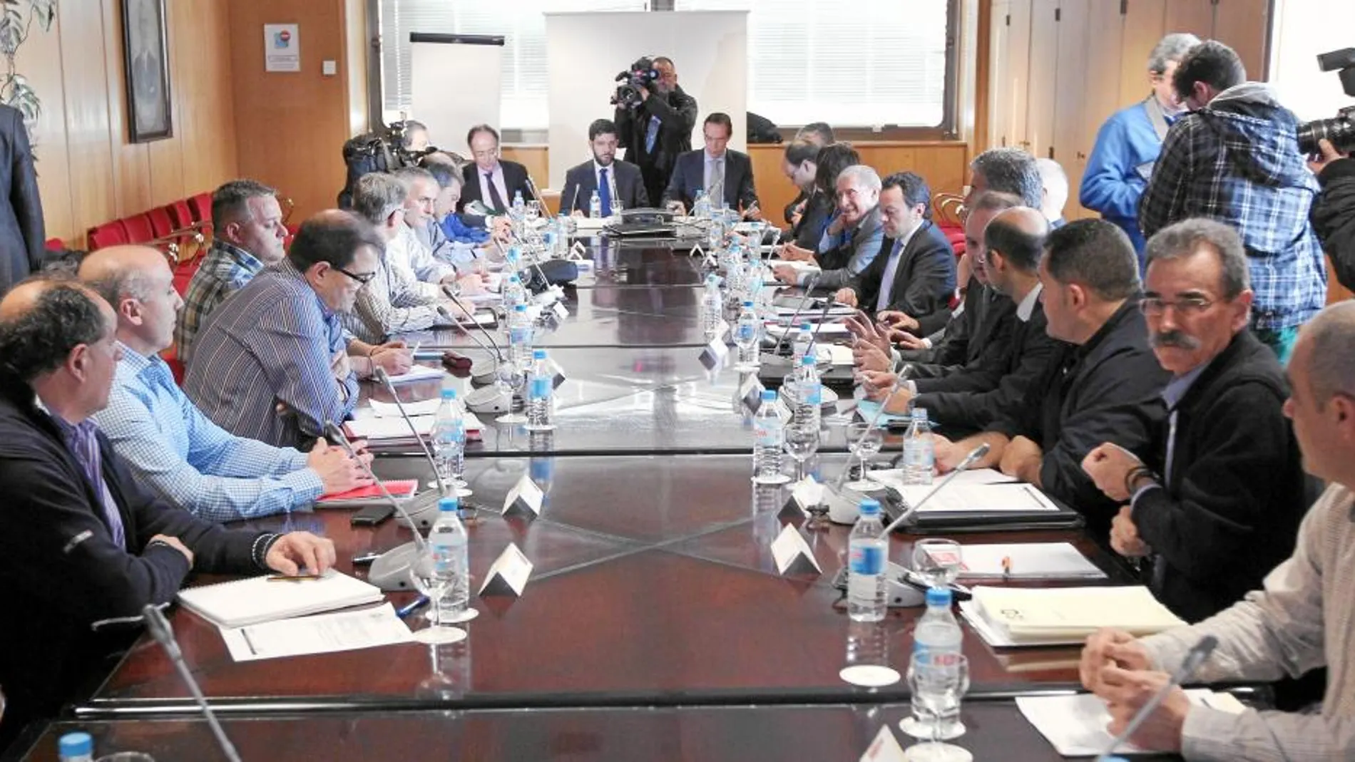Una de las últimas reuniones del Ministerio de Industria con la patronal del sector minero y los representantes de los trabajadores