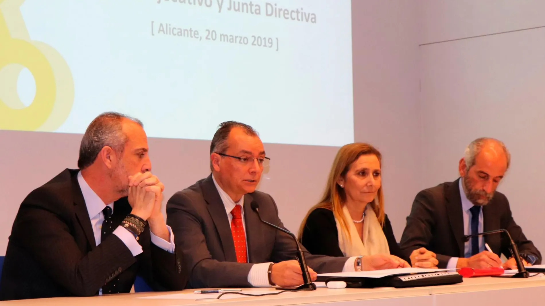 Los órganos de Gobierno de la CEV se reunieron ayer en la sede de la patronal en Alicante. Con las últimas incorporaciones, la organización suma en su base un total de 118 empresas