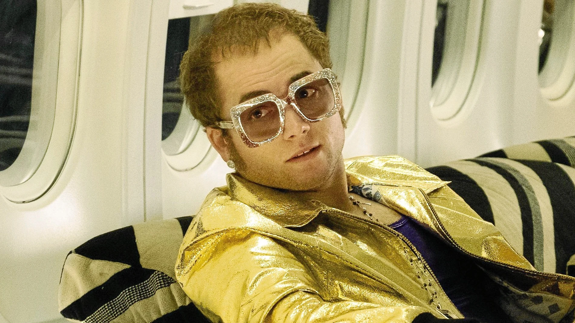 Taron Egerton interpreta a Elton John en «Rocketman», un musical biográfico sobre el artista