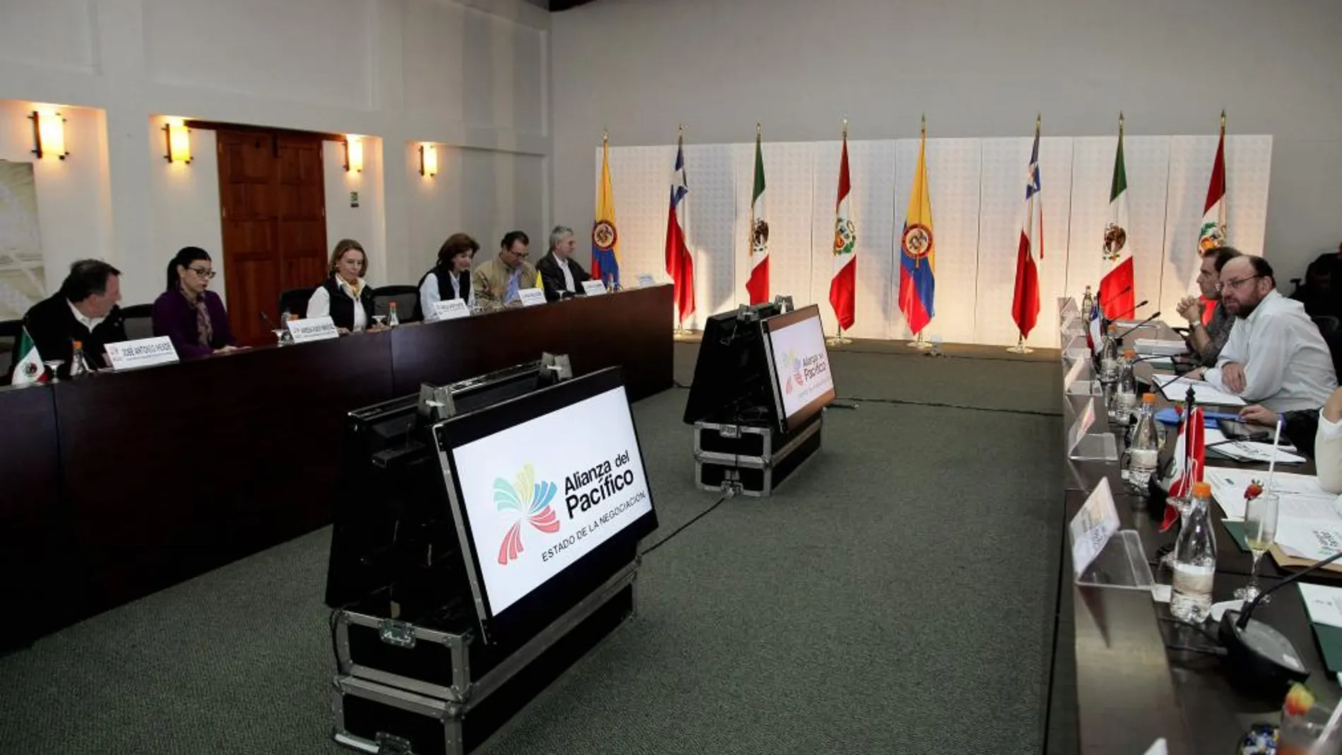 Fotografía cedida por la cancillería de Colombia de la VIII Reunión de Ministros de Relaciones Exteriores y de Comercio Exterior de la Alianza del Pacífico, que se realiza hoy, sábado 29 de junio de 2013, en Villa de Leyva (Colombia).