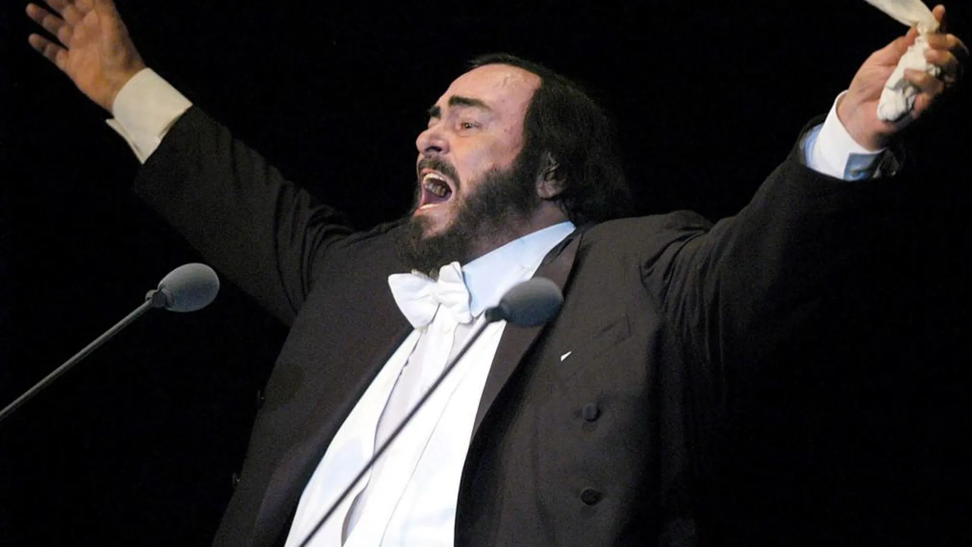 Pavarotti, uno de los muchos personajes famosos muertos por un cáncer de páncreas