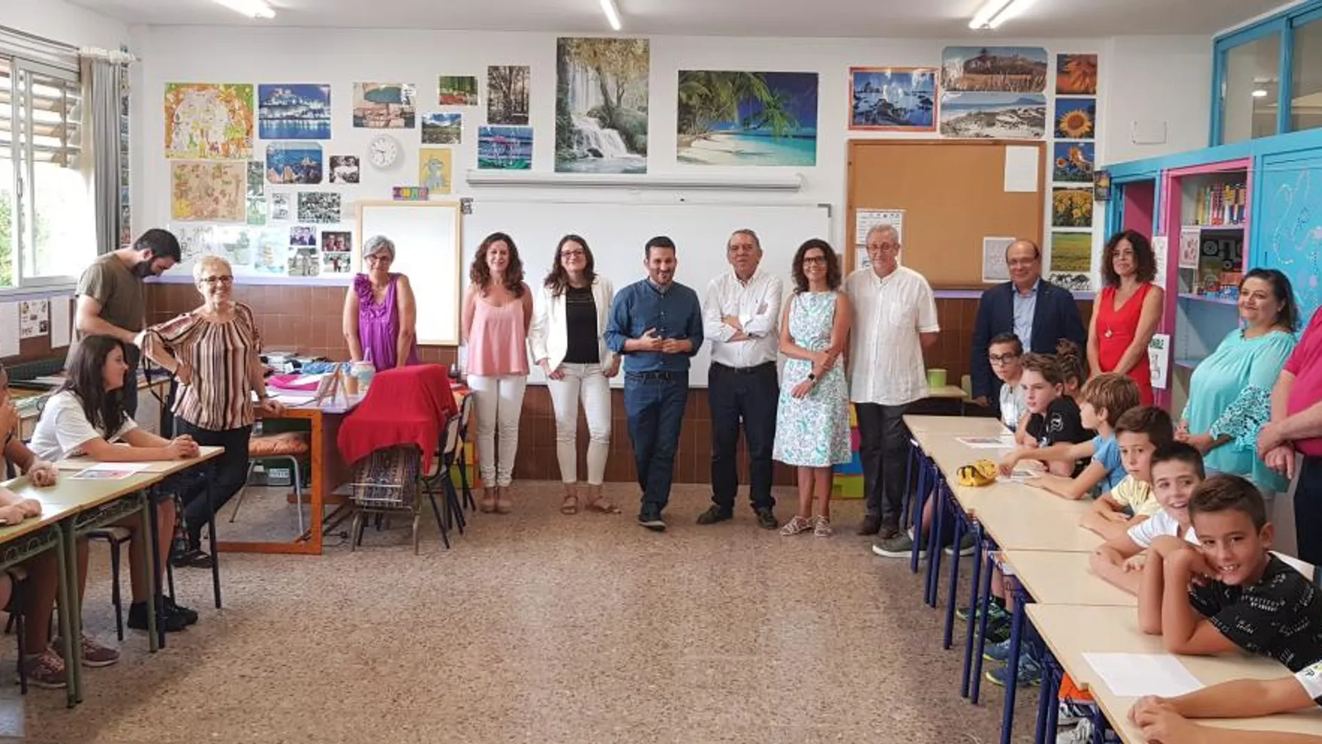 Oltra acompañó a Marzà a la inauguración del curso escolar y visitaron el CEIP Jaume I de Paiporta. El presidente Puig asistió el viernes al inicio de las clases en un centro de Alicante