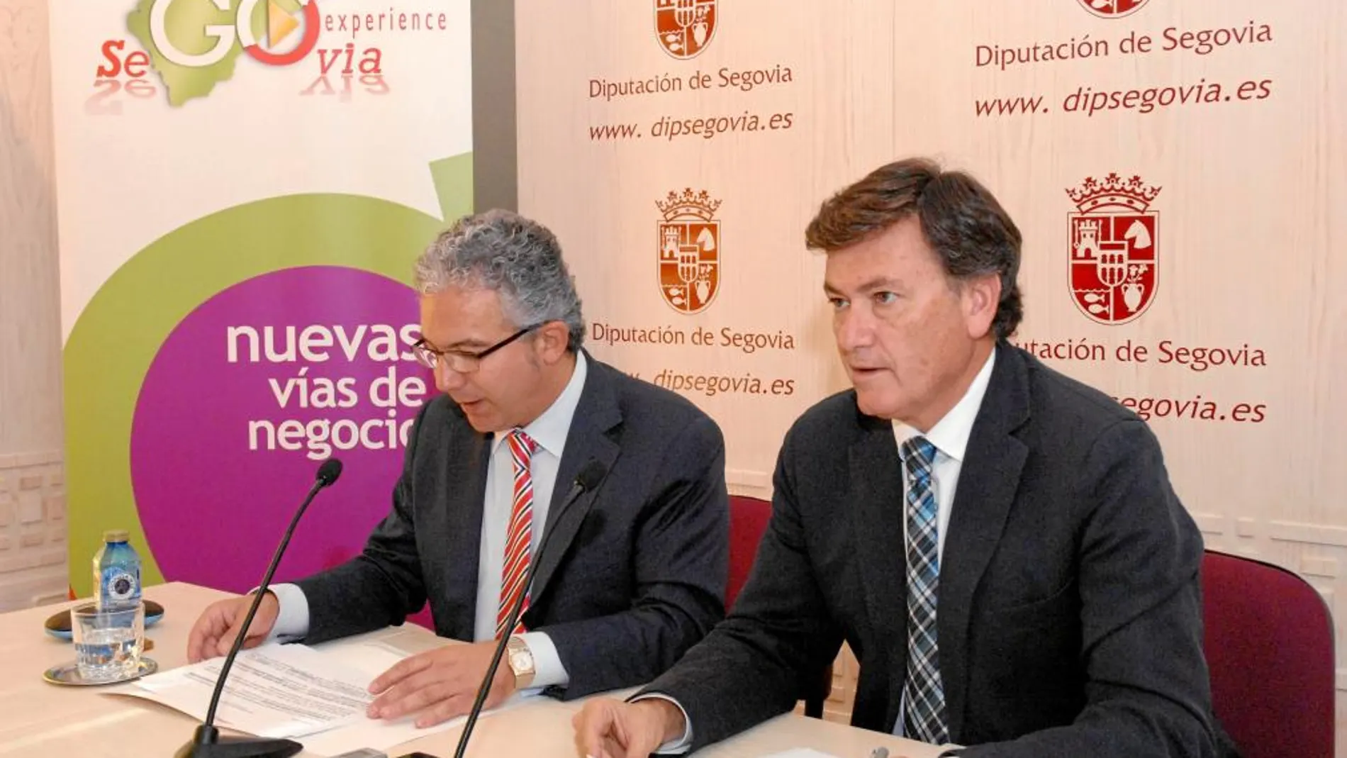 Francisco Vázquez y Pedro Palomo durante la firma del convenio