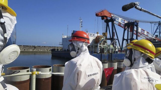 Visita de las autoridades a Fukushima