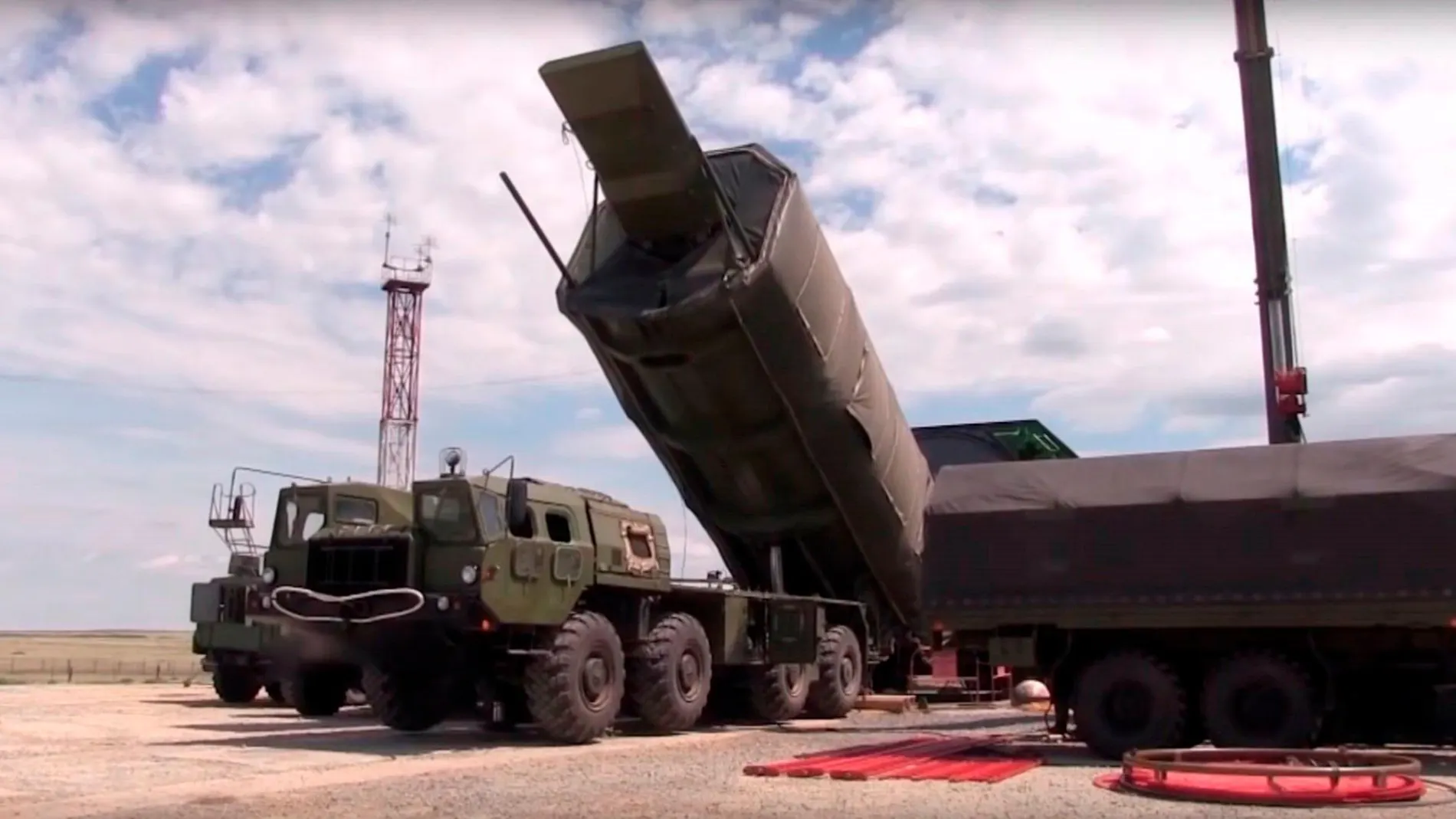 Captura de un vídeo en la que se muestra el misil hipersónico ruso Avangard