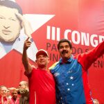 Hugo Carvajal junto a Nicolás Maduro en una foto de archivo/Reuters